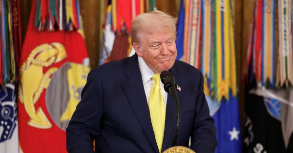 Золото, Королевские письма, номинация на Нобель: как выиграть Трамп?