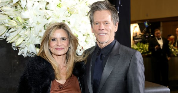 60-летняя Кира Седжвик получила довольно необычный подарок от своего мужа Кевина Бэкона