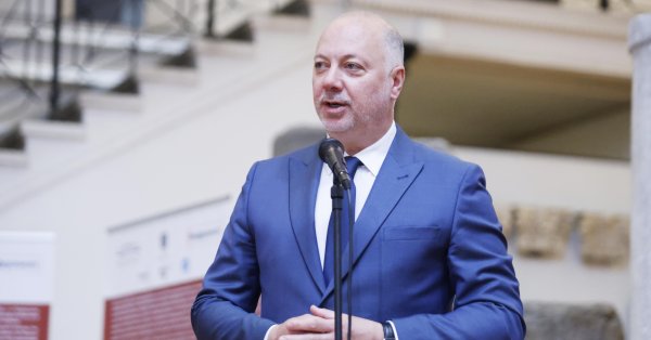 Премьер -министр Чжэлиазков будет иметь консультант по вопросам честности