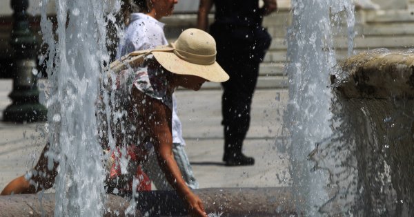 Ад тепла в Греции, ветры и температура 41 ° C