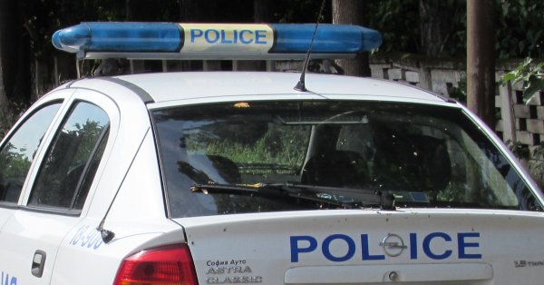 Они задержали три для атаки с фекалиями в Димитророваде.