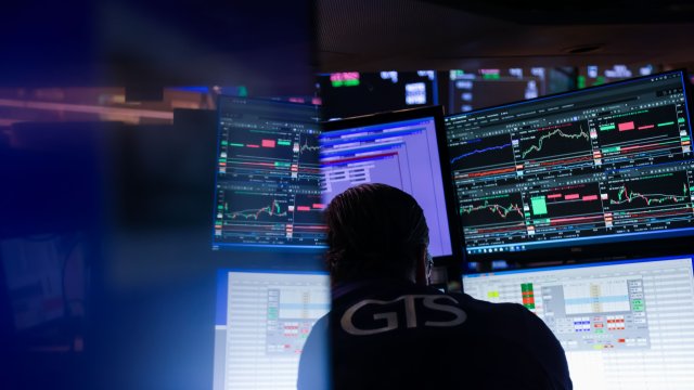 S & P 500 закончил сессию с помощью падения, но отправляет неделю зеленого