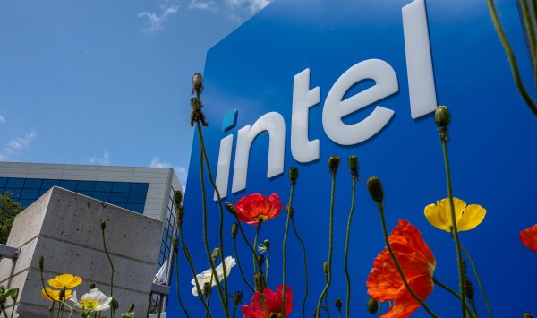 Intel Rally за 24 миллиарда долларов касается территории воздушного шара с дот-комбо
