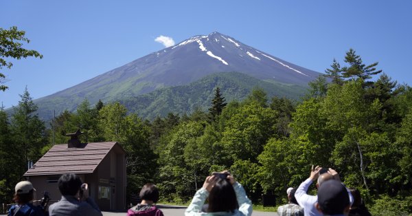 ИИ моделирует извержение горы Фудзи и поразило японское видео