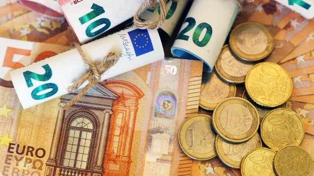Прямые инвестиции в Болгарию в первую половину года сокращаются до 848 миллионов евро