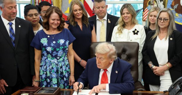 «Убирайся из комнаты!»: Трамп поехал старшим сотрудникам из овального кабинета