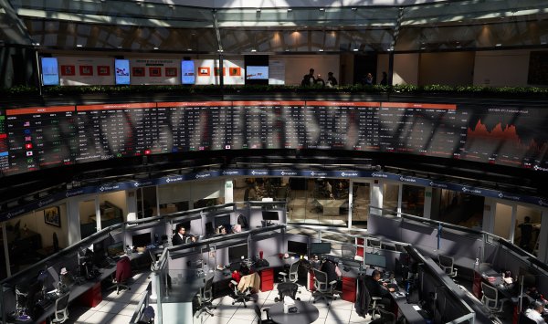 Обязанности Трампа снова делают международные фондовые рынки