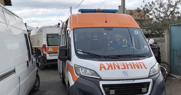 Рабочий умер после падения со строительства в деревне Элин Пелин