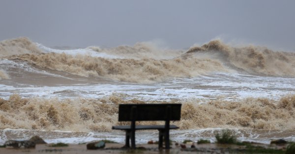 Мощный тайфун затопил побережье Вьетнама, там убиты