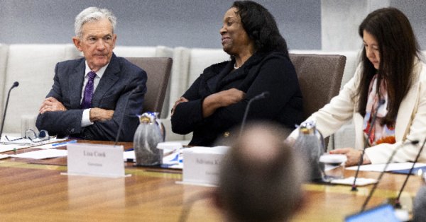 Лиза Кук отказывается повиноваться приказу Трампа покинуть Федеральную резервную резерву