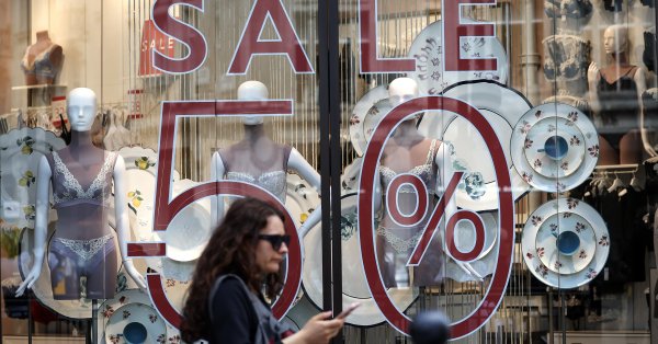 Греки являются одними из самых неуместных в ЕС своего финансового статуса