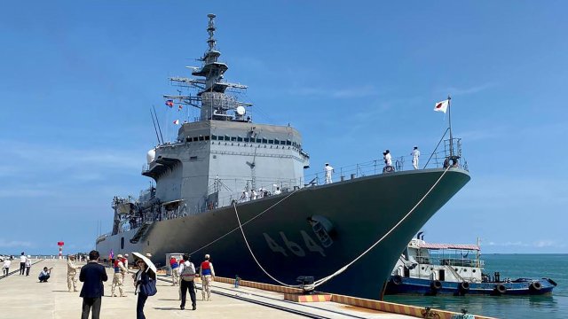 Русский и китайский флот проводят совместные упражнения в Японском море