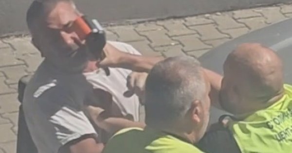 Как вы сражались в Софии из -за кронштейна? Видео