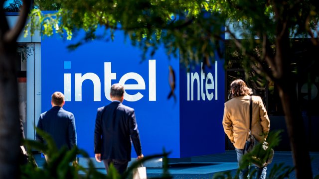 Администрация Трампа ведет переговоры, чтобы взять 10% акций Intel
