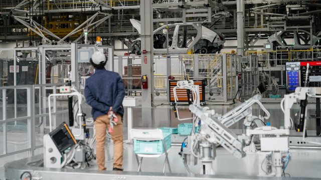 Как раз вовремя? Производители обращаются в ИИ, чтобы противостоять шторму с обязанностями