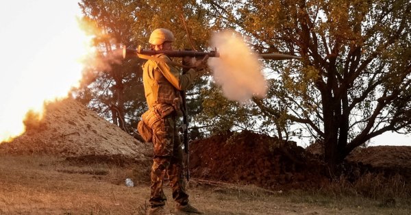 Ретро, но эффективно: украинцы снимают русские беспилотники с винтовкой с самолета