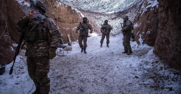В Донбасе украинцы сопротивляются российской осаде, торгая на свою землю