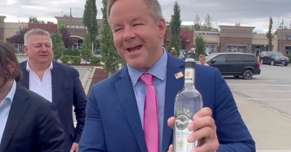 Русские на Аляске пожертвовали с журналистом водки, который запросил видео Зеленски