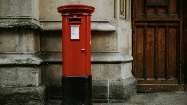 Отправка письма в США становится пыткой для всего мира