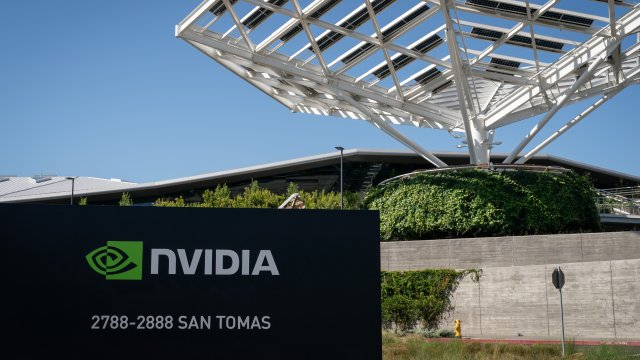 Аналитики смотрят на оптимизм NVIDIA, игнорируя ее слабый прогноз