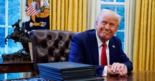 Сын Трампа -Верхой возвращается в свой внутренний круг, проводит встречи в Белом доме