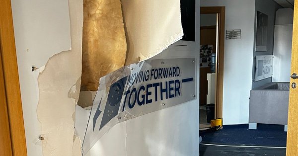 Провокация: Консульство ЕС в Украине серьезно повреждено русскими ударами фотографий