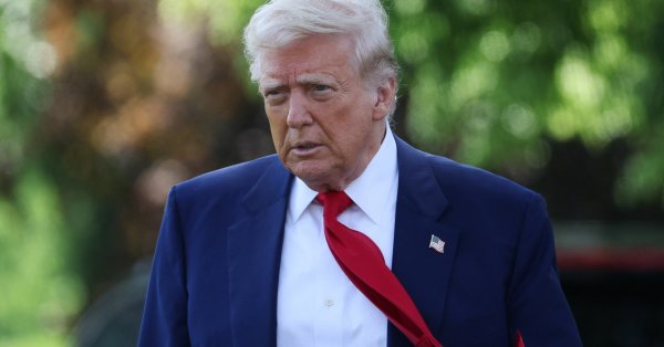 Дональд Трамп блокирует 4,9 миллиарда долларов на иностранную помощь