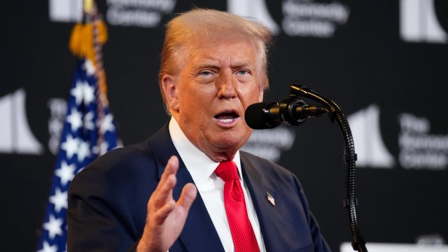 Трамп не исключает встречу с Путином и Зеленски, если встреча с президентом России проходит хорошо