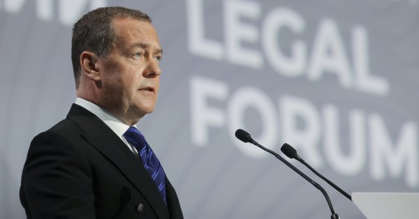 Как Дмитрий Медведев превратился из друга Запада в злодея