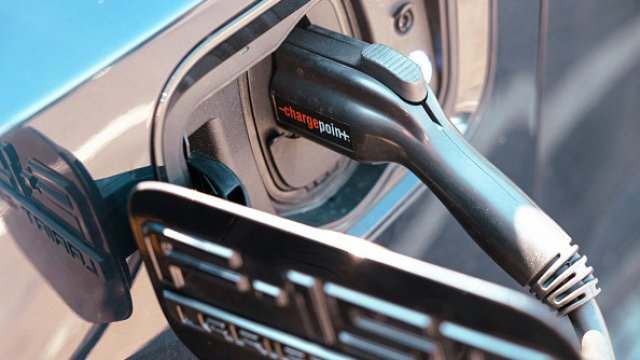 Новый электрический пикап Ford за 30 000 долларов - это столкновение с Вашингтоном