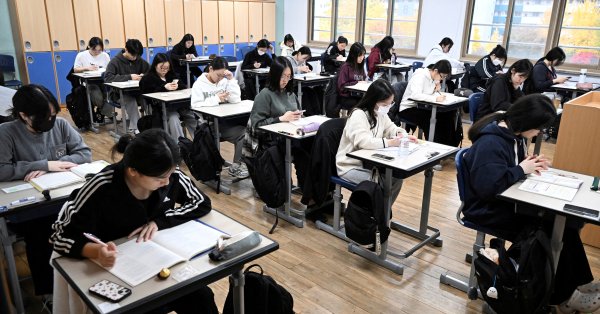 Южная Корея запрещает мобильные телефоны в классах