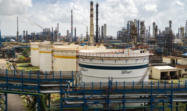 Нефть стабильна с акцентом на торговлю между Индией и Россией