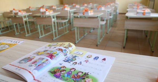 MES объявила о каникулах и не обучающихся днях в 2025-2026 годах.