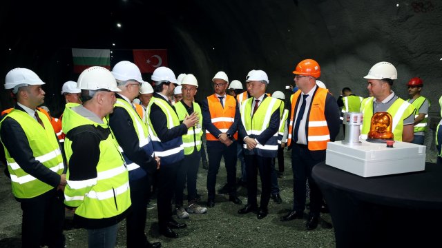 К 2029 году железнодорожная линия между Kostenets и сентября будет готова к скорости 160 км/ч.