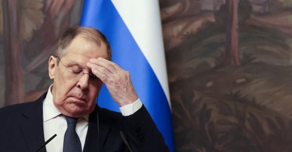 Лавров прибыл на Аляску, его мала с надписью «СССР» предлагает советскую ностальгию