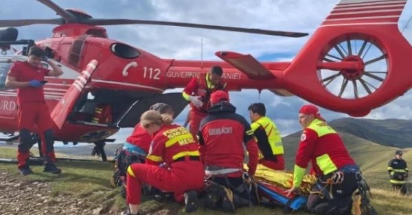 Четверо молодых людей погибли после попадания в пропасть