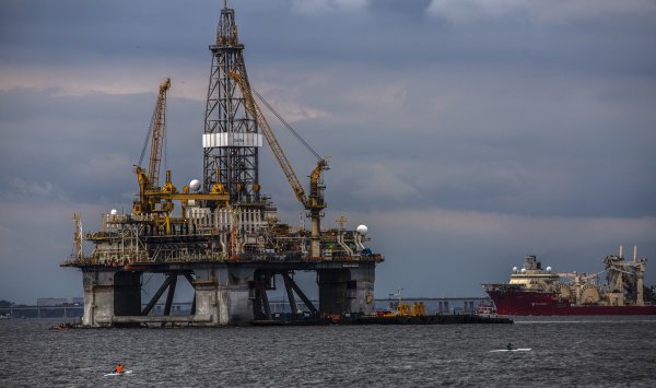 Бензин готовится к еженедельной потере перед собранием ОПЕК+