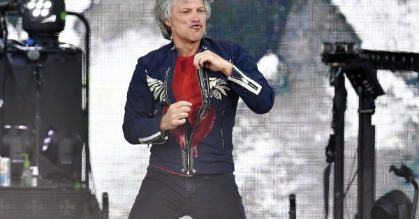 Джон Бон Джови рад, что он дедушка