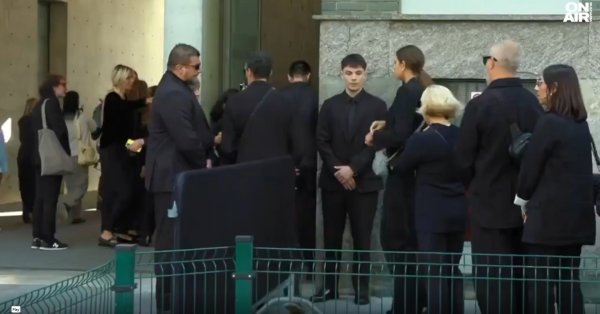 Тысячи честь короля моды Джорджио Армани