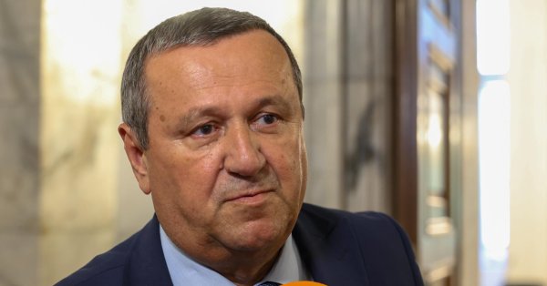 APS: Это правительство привязано к Диланану Пиески