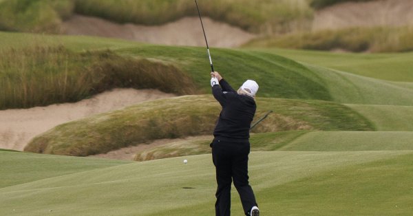 Трамп до сих пор провел почти 30% своего президентства на поле для гольфа