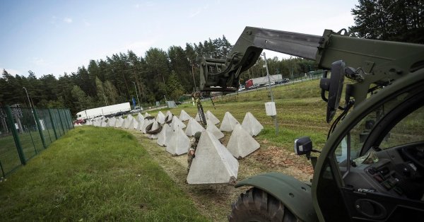 Армия Литвы устанавливает зубы дракона вдоль границы с Беларусью и Россией