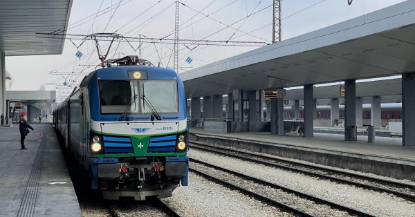 Авария на станции Mezdra, разорванный кабель на огневом локомотиве