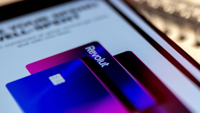 Revolut начинает вторичную продажу акций с оценкой 75 миллиардов долларов США.
