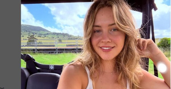 Блондинка отрезана Onelyfans для размножения коров