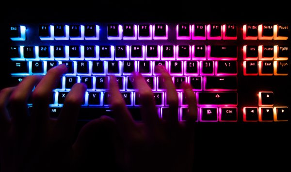 Киберизаторы используют ИИ для поддельных веб -сайтов, точная копия реального