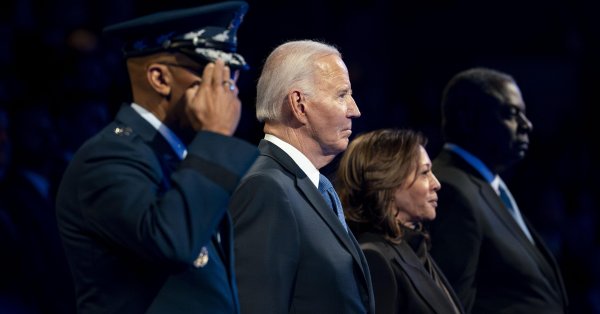 Харрис с выстрелом Байдена: его второй срок кандидатура была спровоцирована его эго