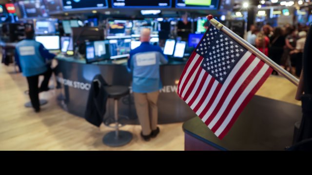 S & P 500 и NASDAQ начинают с роста, первая сессия новой недели*