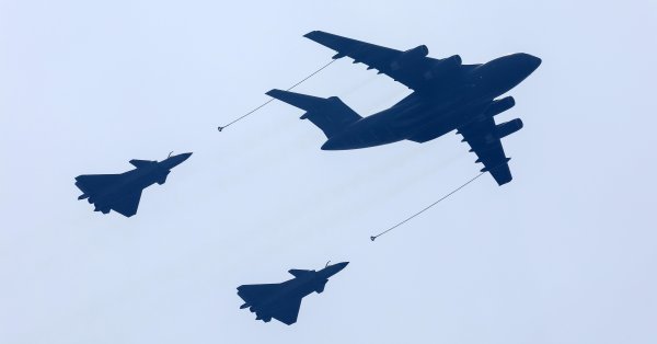 Китай укрепляет свою военную позицию против Соединенных Штатов с ядерным оружием и резкими переговорами