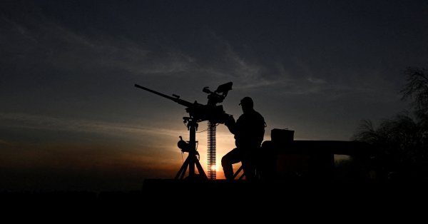 Чтобы понять Украину на войне, остановитесь на заправке